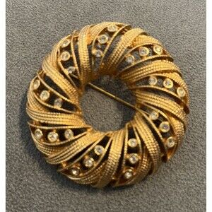 Vintage Gold Tone Crystal Wreath Pin Brooch